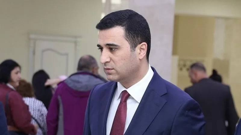 Sadiq Əliyev rəisi işdən çıxardı