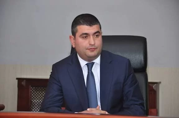 Daha bir icra başçısı köməkçisini işdən çıxardı