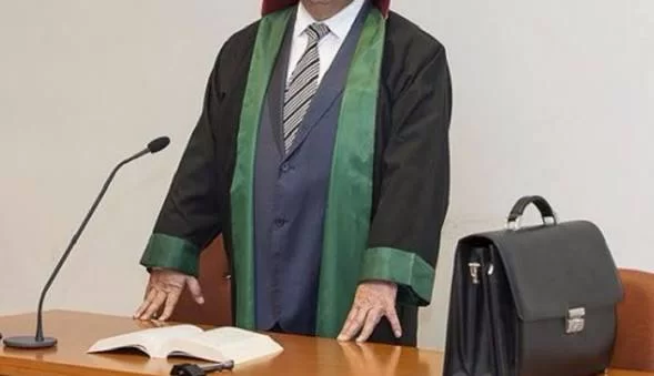 Bir vəkilin fəaliyyətinə xitam verildi