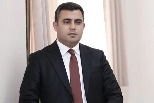 Yüksək vəzifəli deputatı işdən çıxardı - Foto