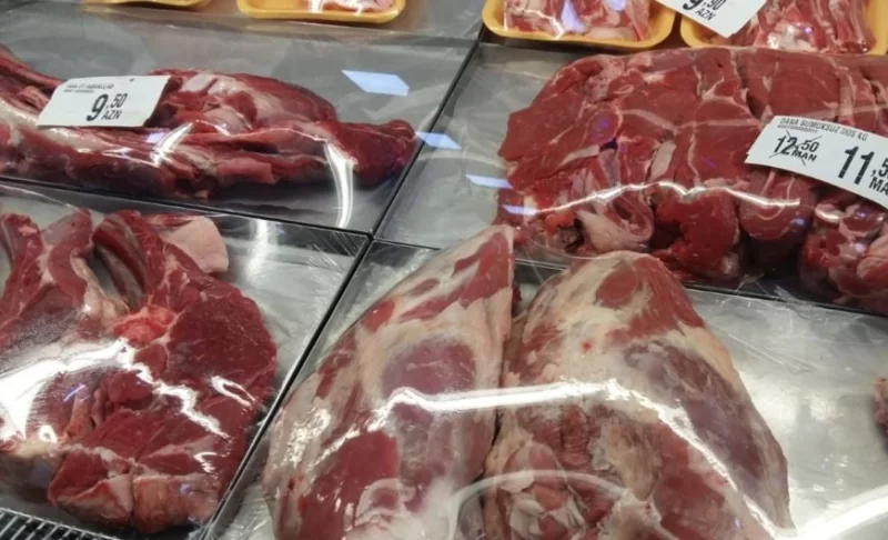 Alıcılar arasında böyük marağa səbəb olan “monqol əti” - Video