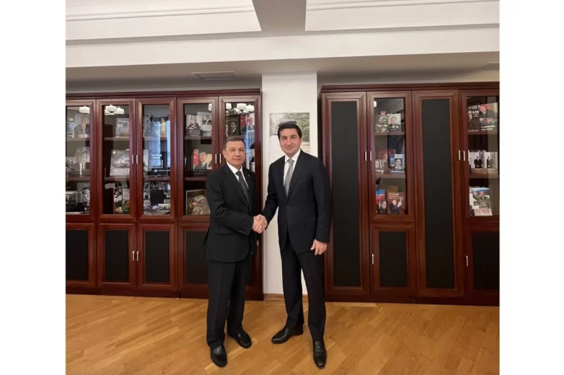 Hikmət Hacıyev Türkmənistan səfiri ilə görüşdü