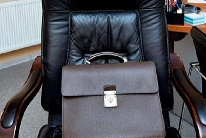 Müdafiə Nazirliyinin vəzifəli şəxsi həyat yoldaşını və azyaşlı uşaqlarını evdən çıxarıb?” – İDDİA