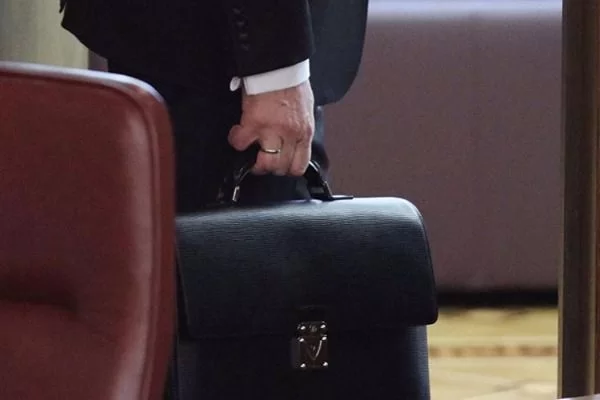 Azərbaycanda vəzifəli şəxs saxlanıldı