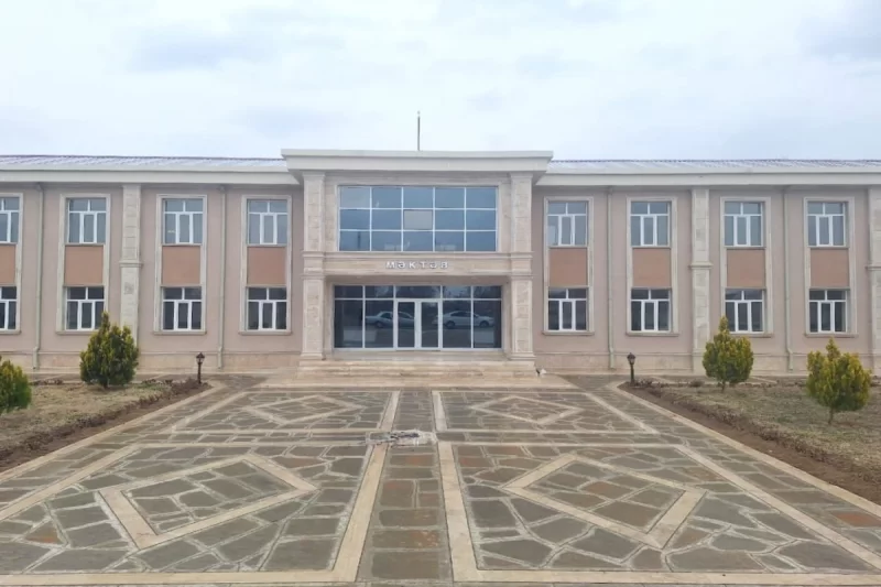 Məktəb direktoru yenidən vəzifəyə gətirildi