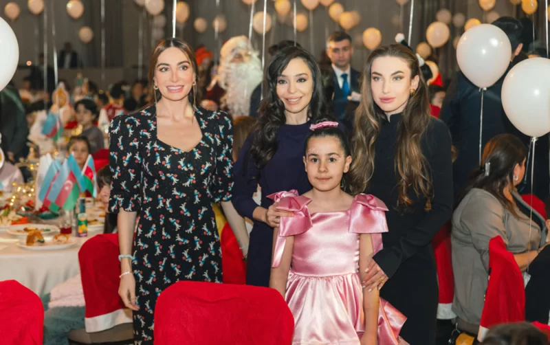 Prezidentin qızları və gəlini şəhid övladları ilə bayram şənliyində - Fotolar