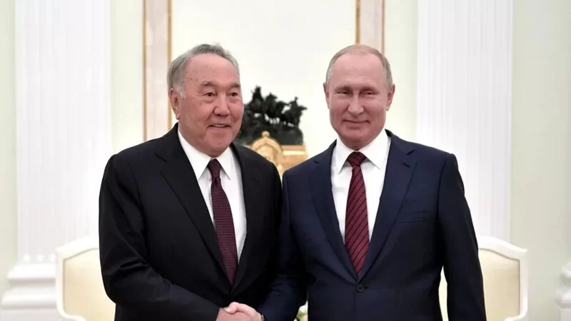 Putin Nursultan Nazarbayevlə görüşdü