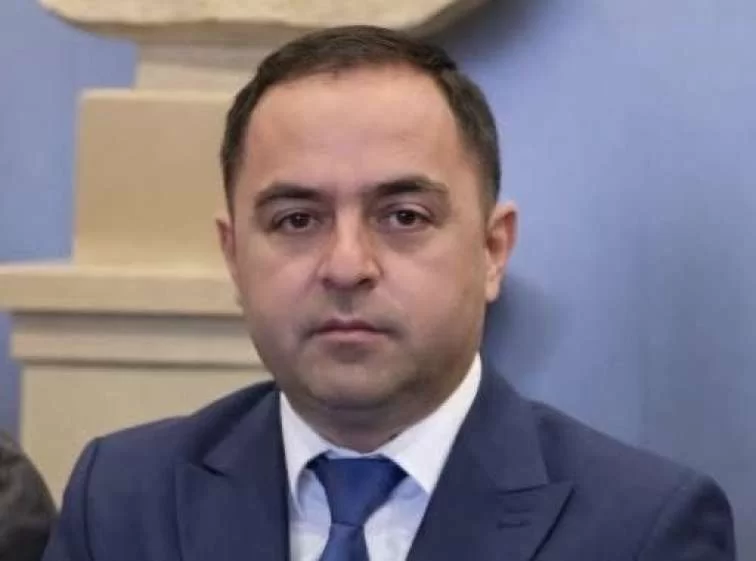 Dünən işdən çıxarılan rəisə yeni vəzifə verildi