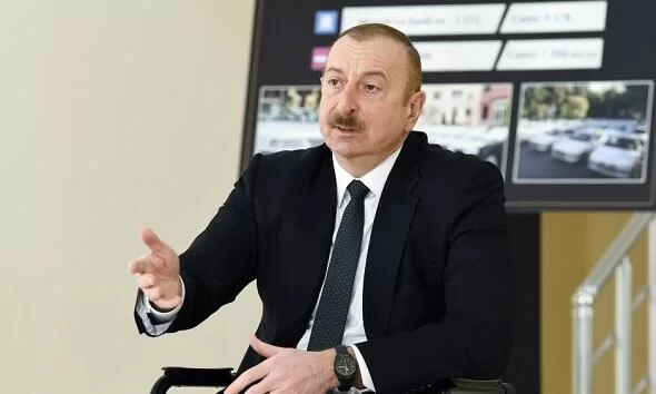 Leysan yağışları yağan kimi şəhər nəqliyyatı iflic olur...