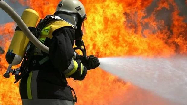 Bakıda binada yanğın başladı