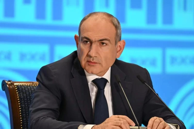 Paşinyan: Azərbaycan sayəsində onları darmadağın edirik